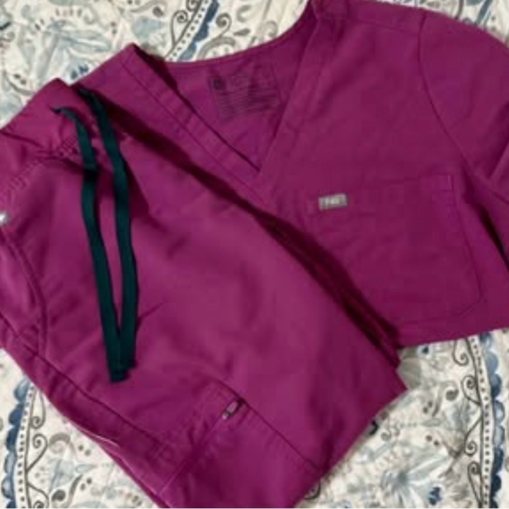 Figs Bright Fuchsia Scrub Set